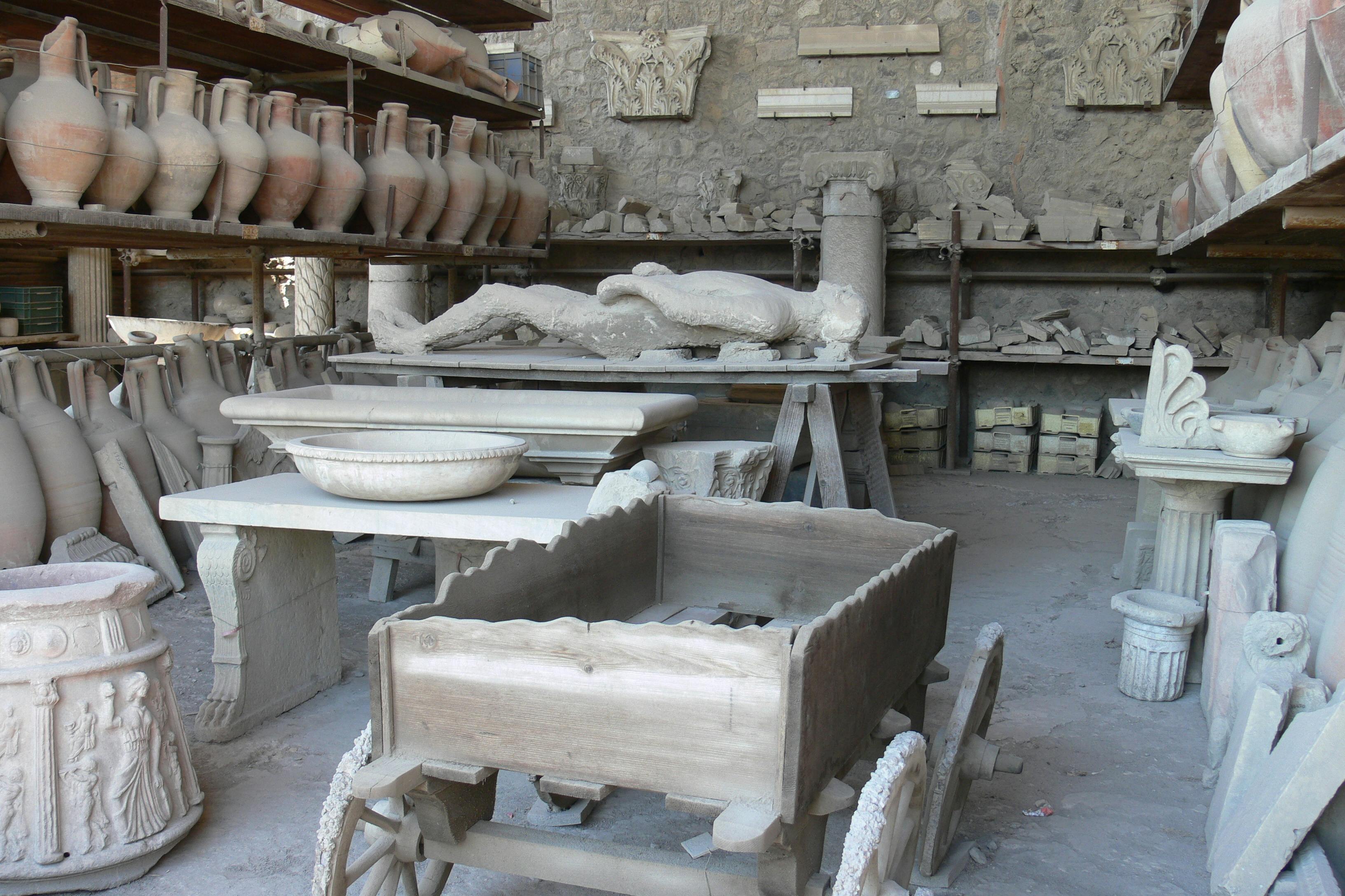 Pompeii: Guided Tour + Roundtrip from Naples 2