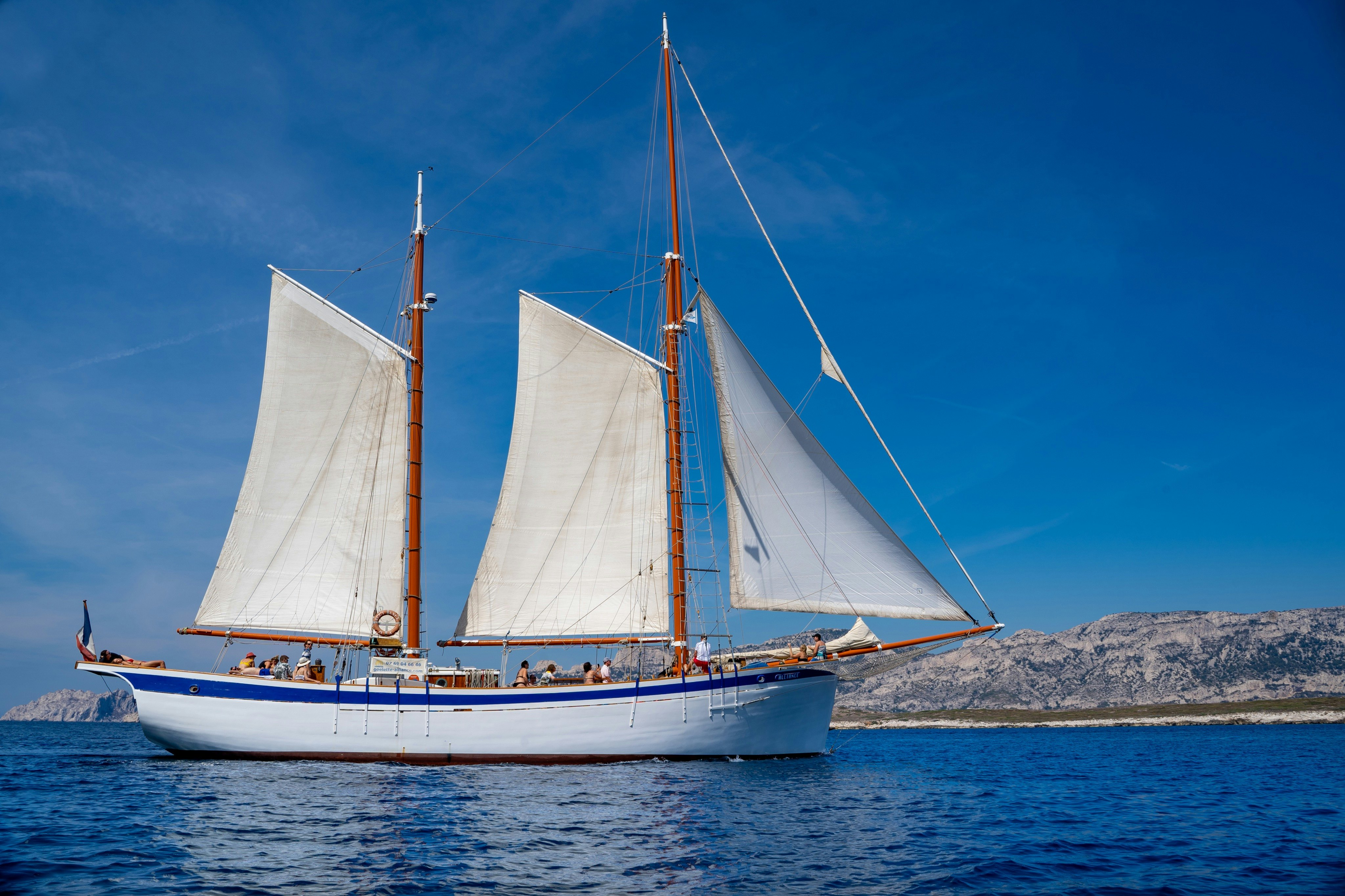 Marselha: Navegação pelas Calanques com almoço e bebidas