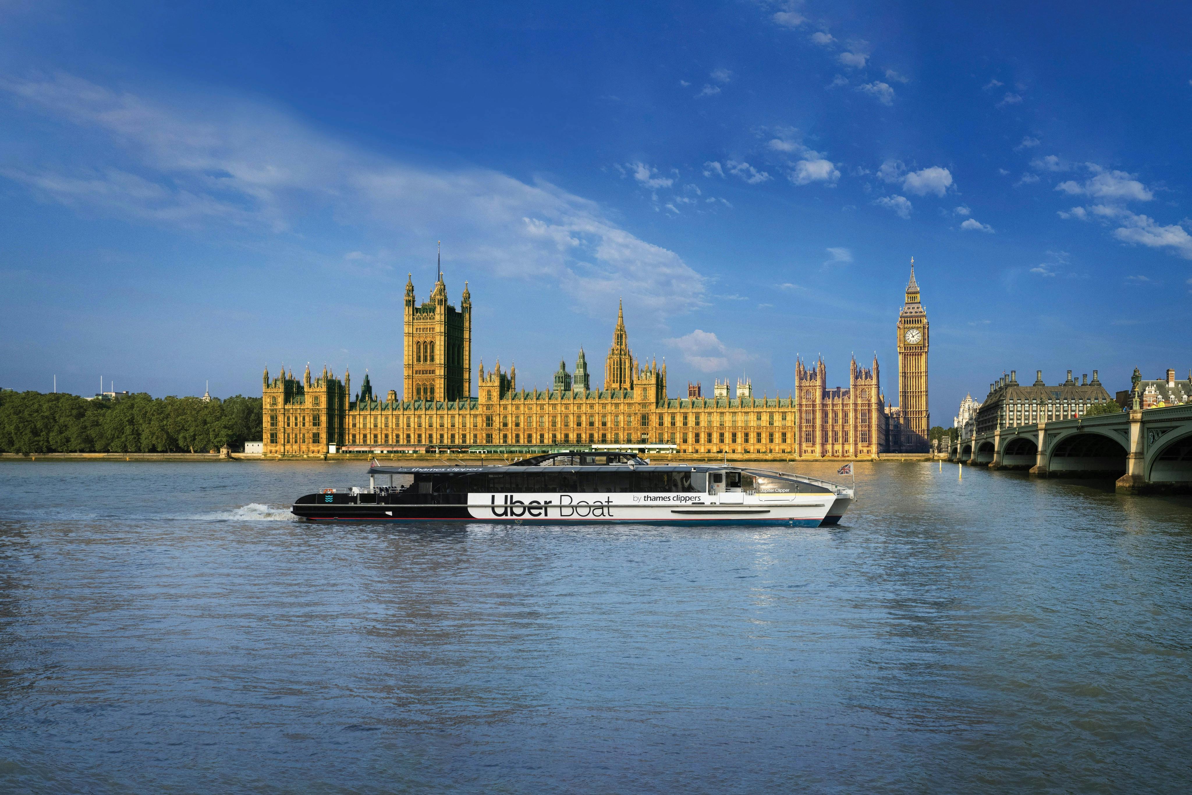 Uber Boat di Thames Clippers e la Camera del Parlamento