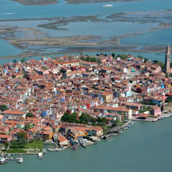 Murano & Burano: Guided Boat Tour from St. Mark's Square + Glassblowing Demo