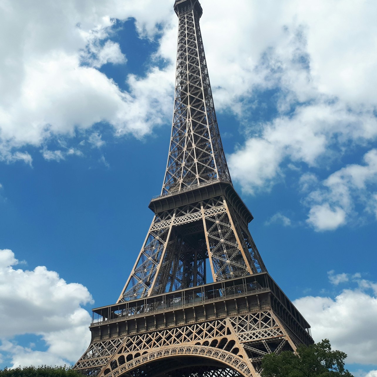 Torre Eiffel: visita guidata in piccolo gruppo della vetta - Alloggi in Parigi