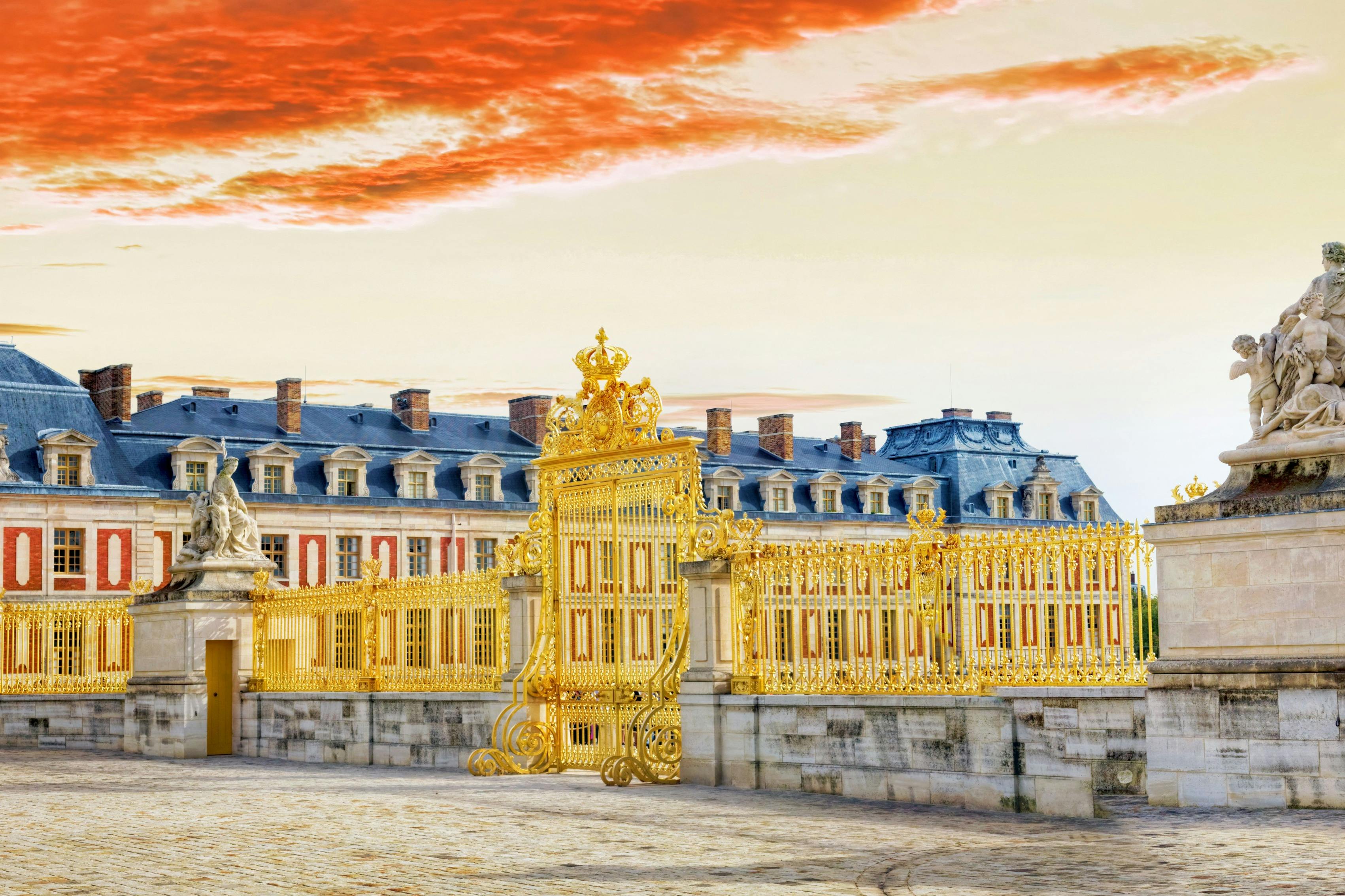 ヴェルサイユ宮殿：ガイド付きツアー+庭園と邸宅
