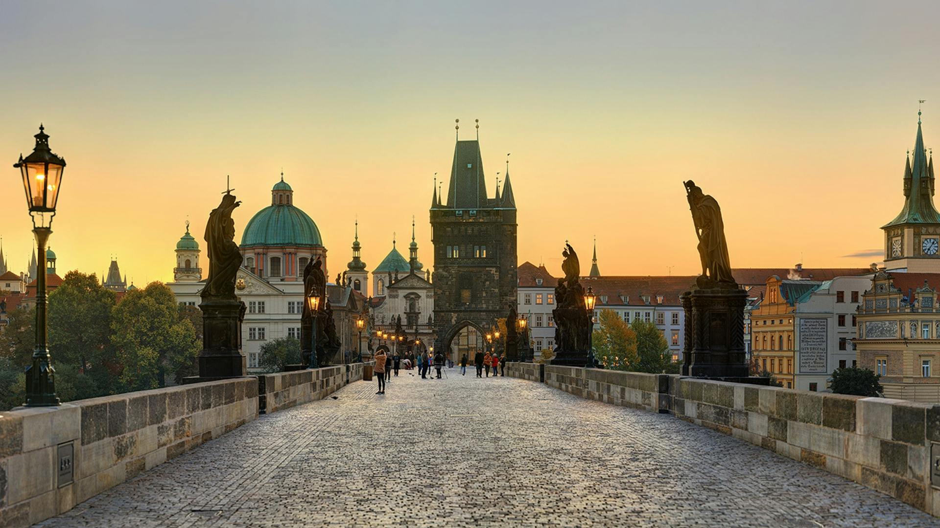 プラハ スペイン語ツアー クルーズ カレル橋博物館