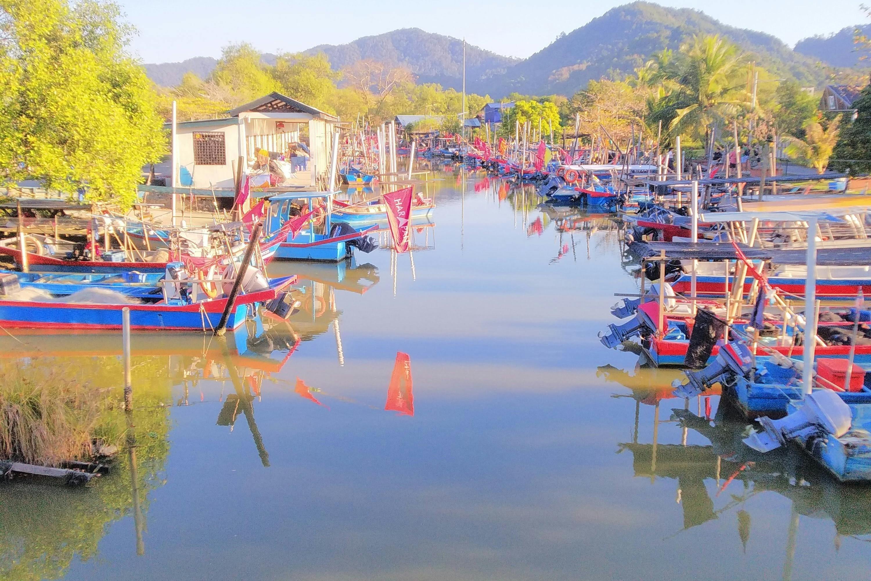말레이시아의 다채로운 피셔맨스 피어 (Fisherman 's Pier) 체험