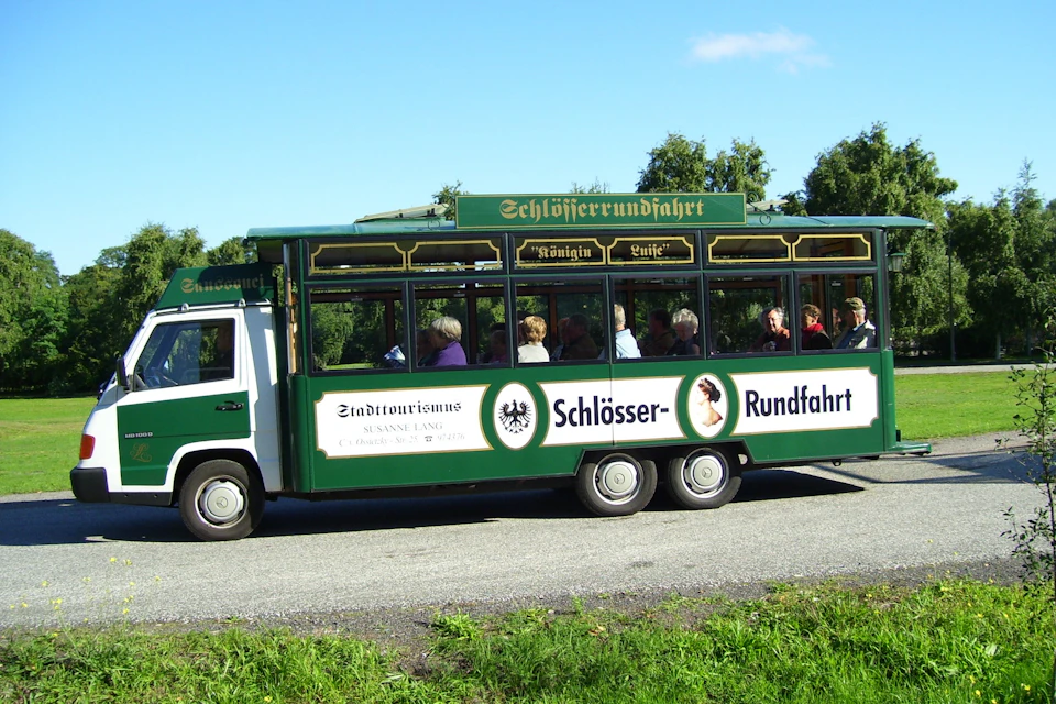 Stadt-& Schlösserrundfahrt "Alter Fritz", Bus Luise