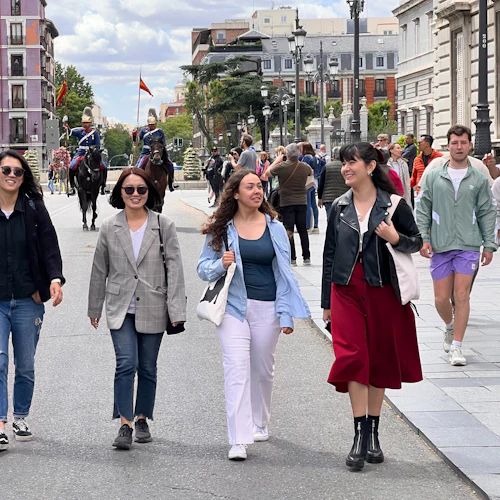 Madrid: Visita guiada ao centro histórico + entrada e visita rápida ao Palácio Real - Photo 2