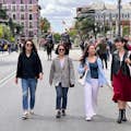 Bezoekers wandelen door de straten van Madrid