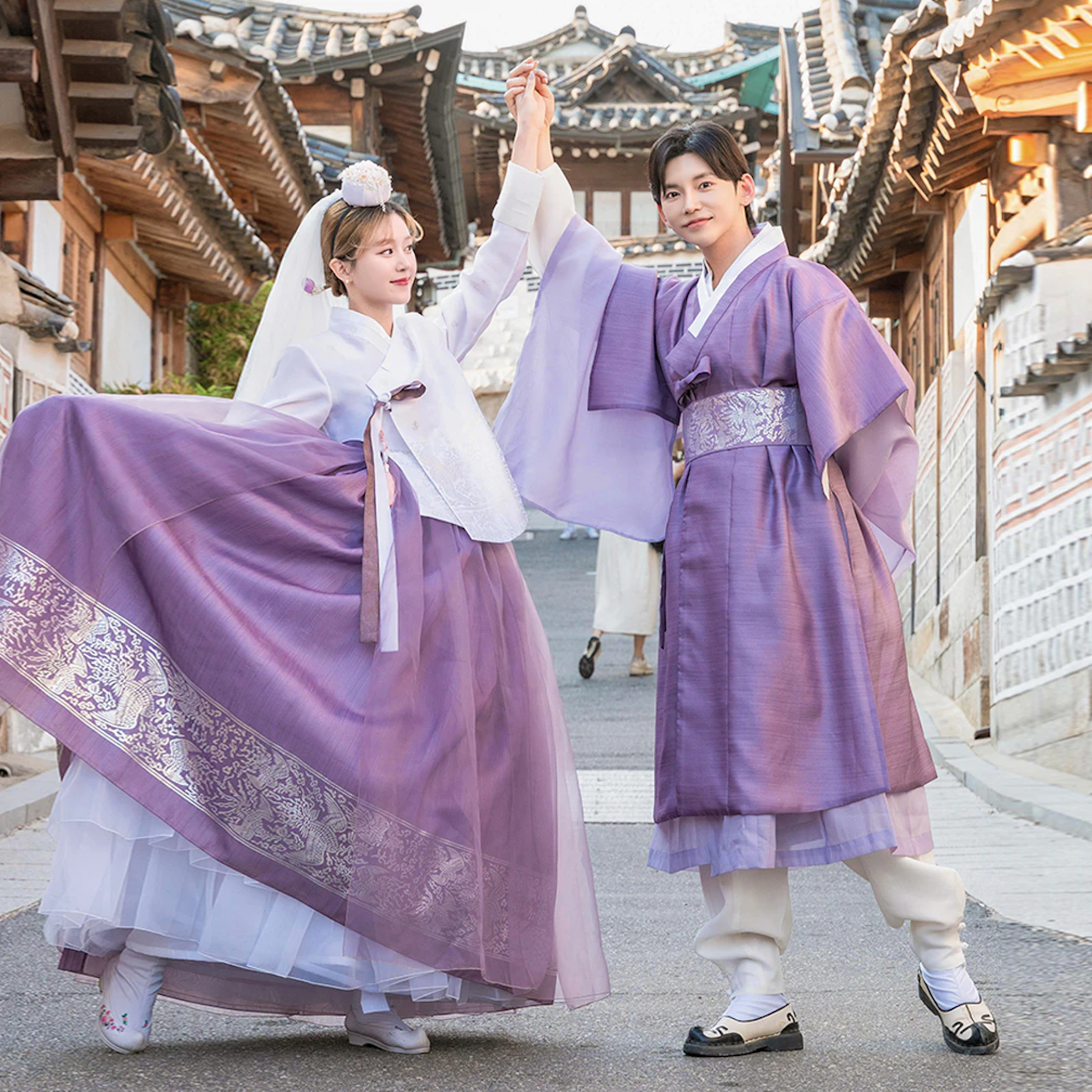 Photoshoot Gyeongbokgung: Premium Hanbok 2-Hr Rental + Indoor Basic Profile Shoot in Seoul β Tiqets