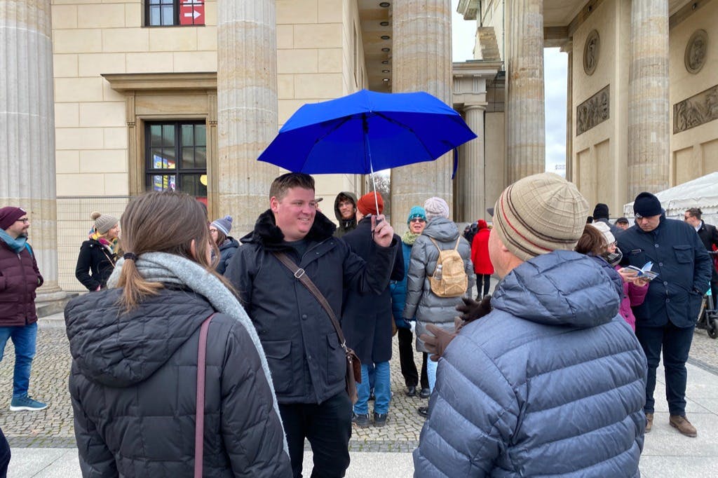 Hledej modrý deštník, který ti pomůže mě najít.