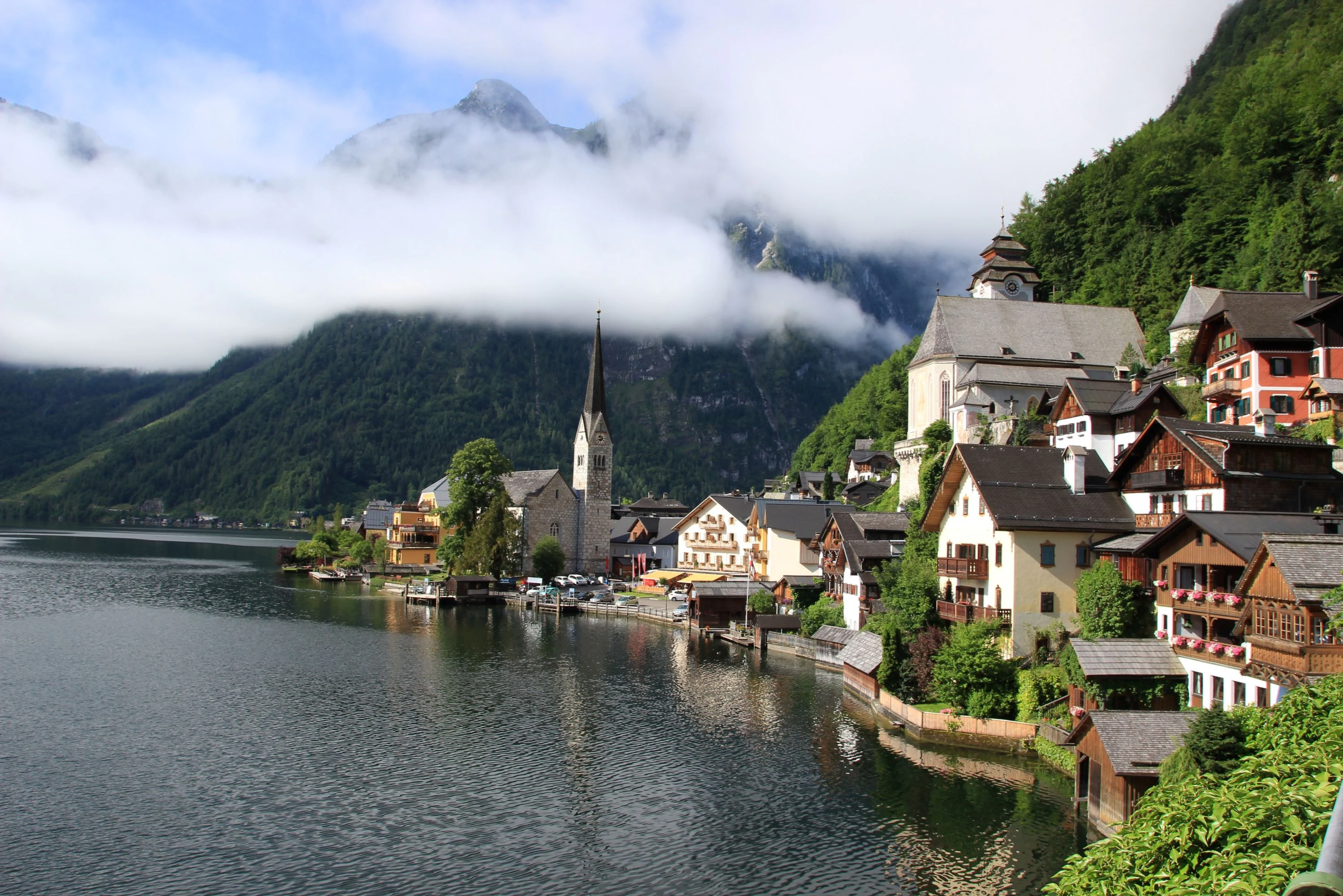 Salzburg, Hallstatt, Alps & Lakes: Guided Tour from Vienna