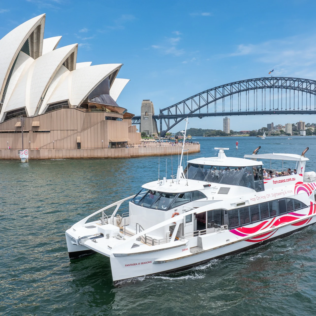 Sydney Harbour: Sightseeing Cruise in Sydney β Tiqets