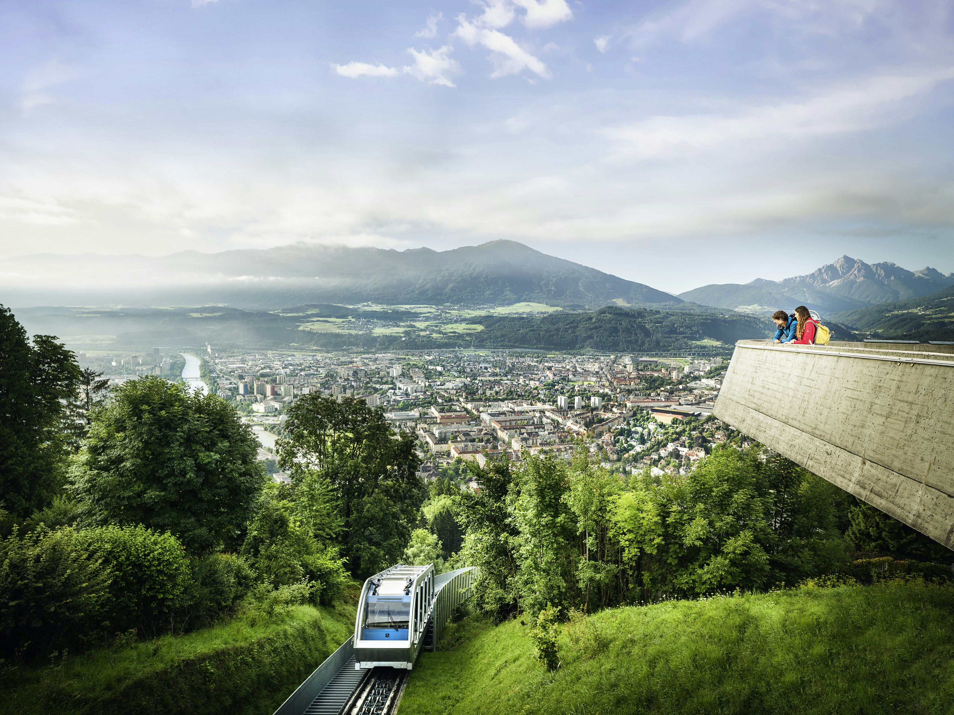 Viaje de ida y vuelta en funicular: Innsbruck a Hungerburgbahn