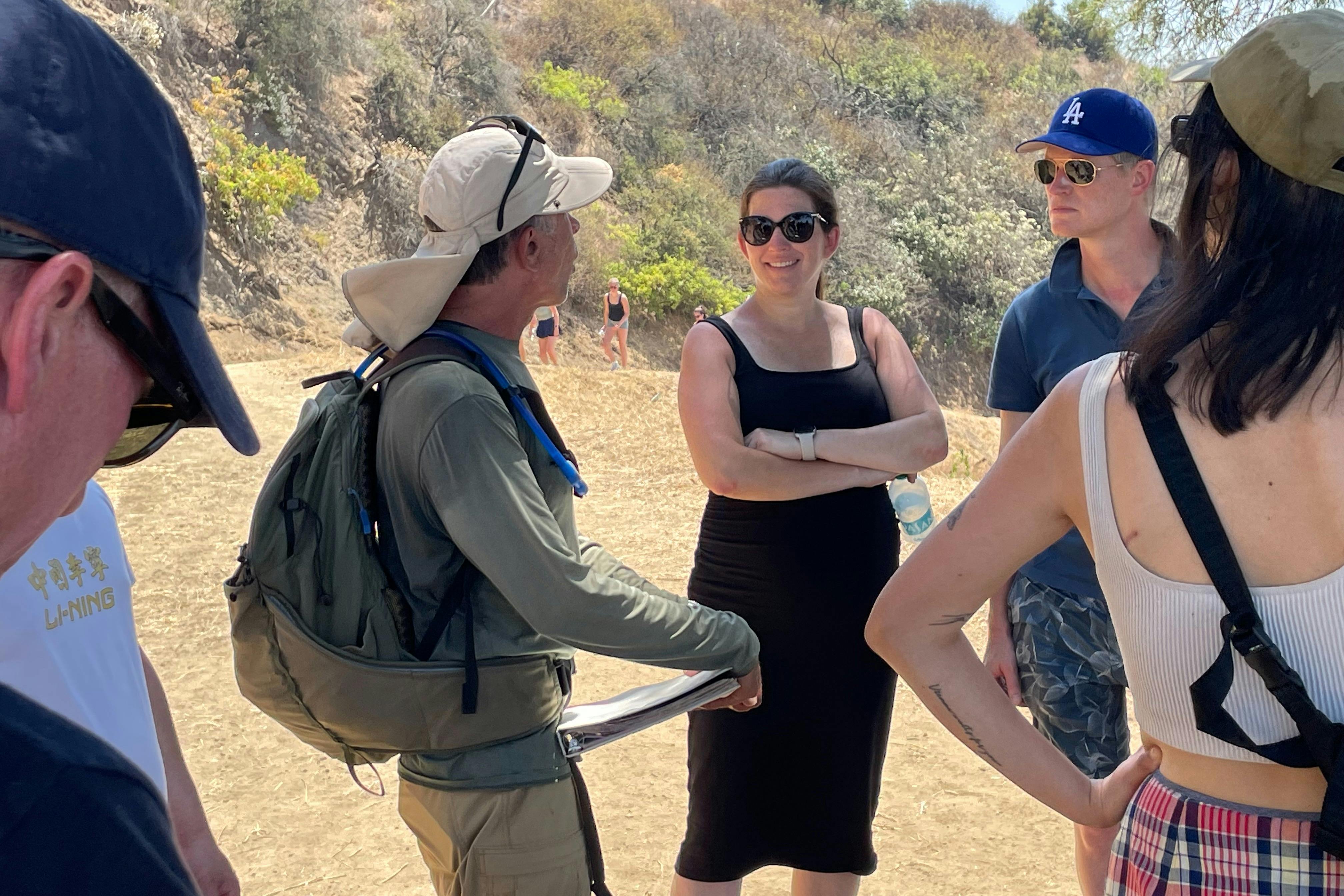 ロサンゼルス・グリフィス・パーク・ハイキングで、途中何度も停車して写真を撮ったり、ストーリーテリングを楽しもう