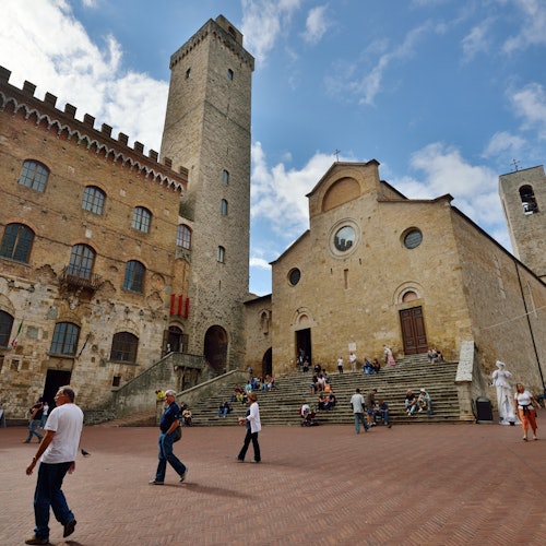 Desde Florencia: Excursión a Siena, San Gimignano y Pisa + cata de vinos
