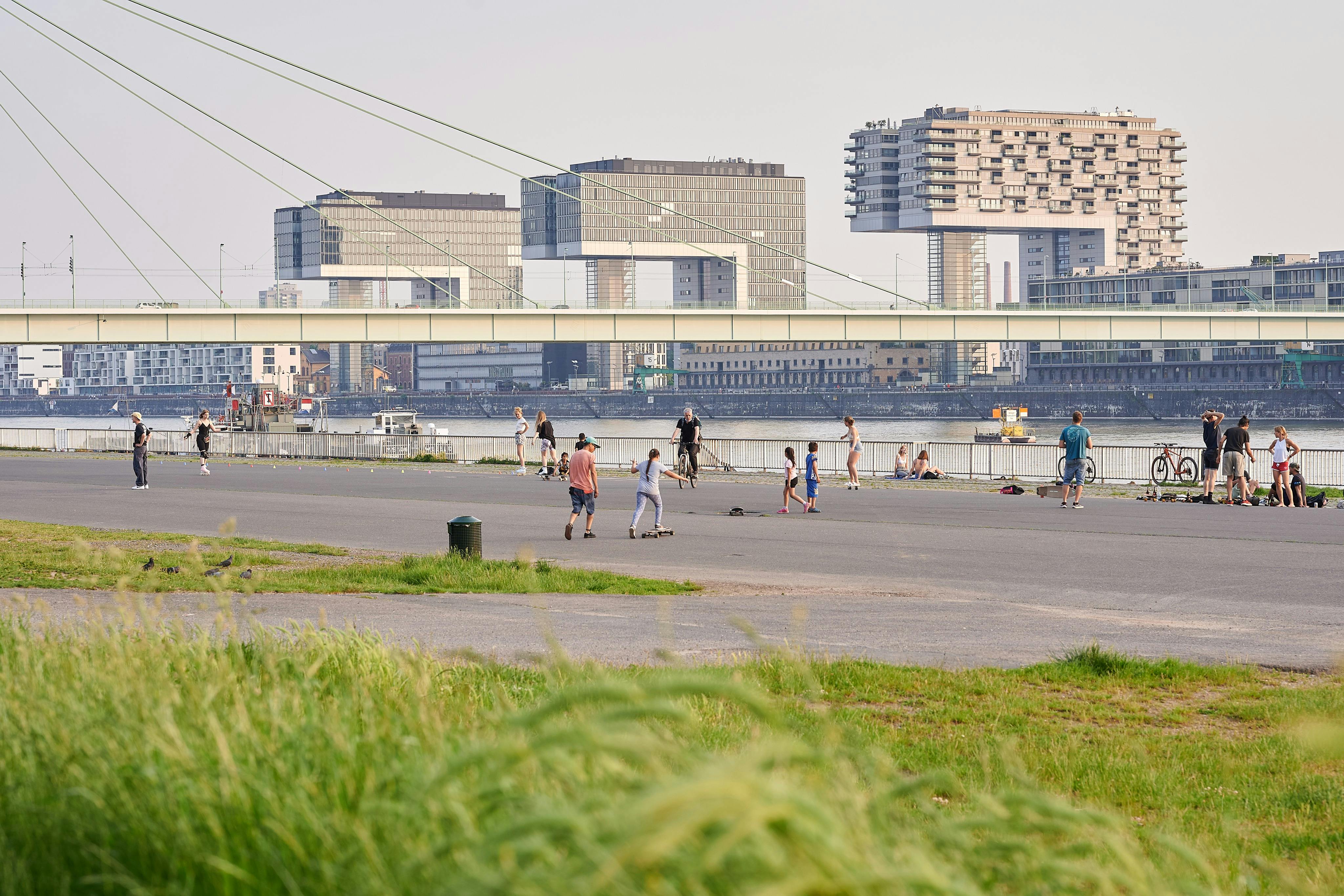 ケルン-ライナウハーフェン：ガイド付きツアー