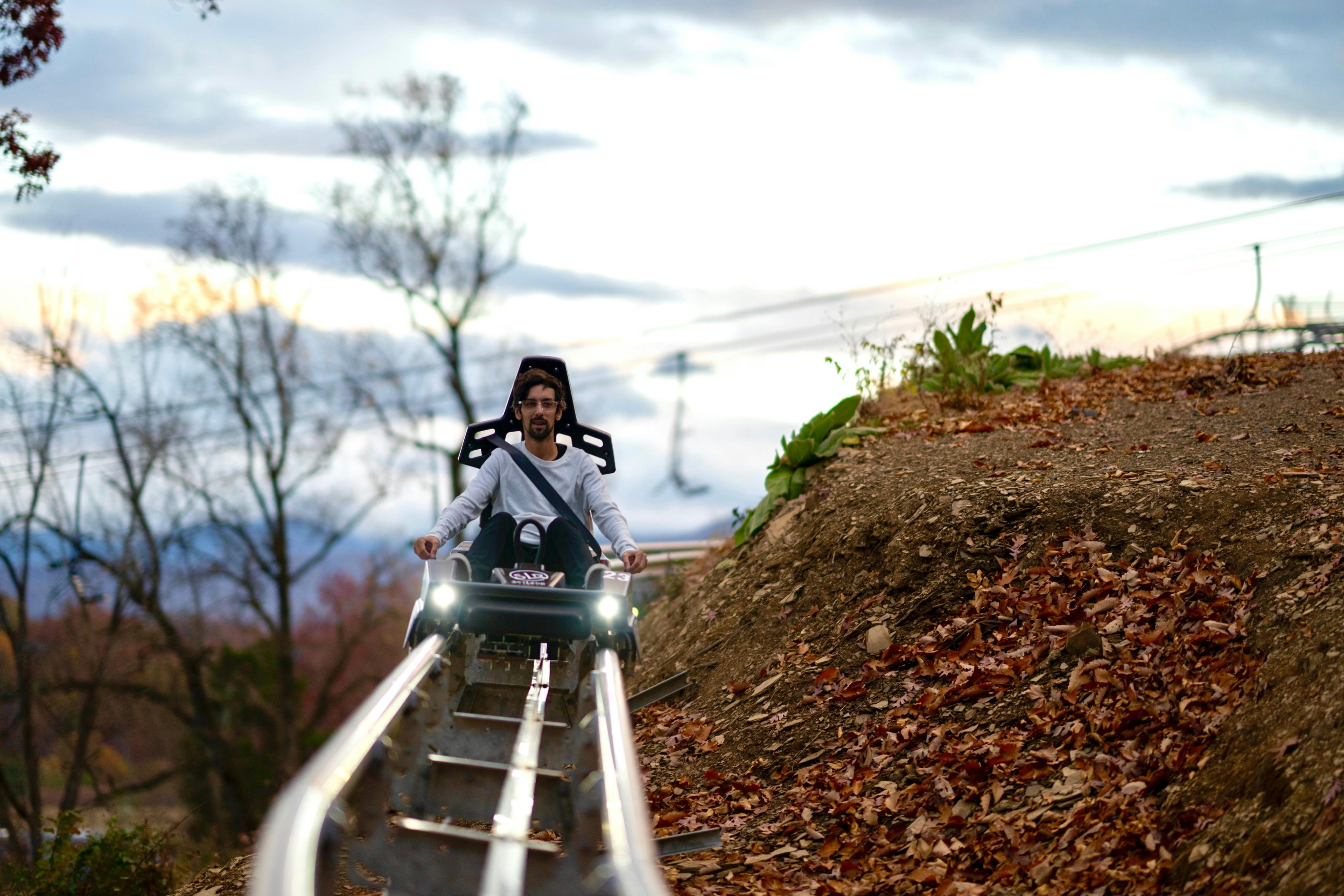 Επισκέπτης στην πλαγιά του βουνού.