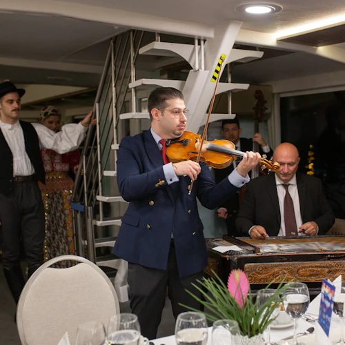 Budapeste: Passeio de barco com jantar à noite + espetáculo ao vivo - Photo 3