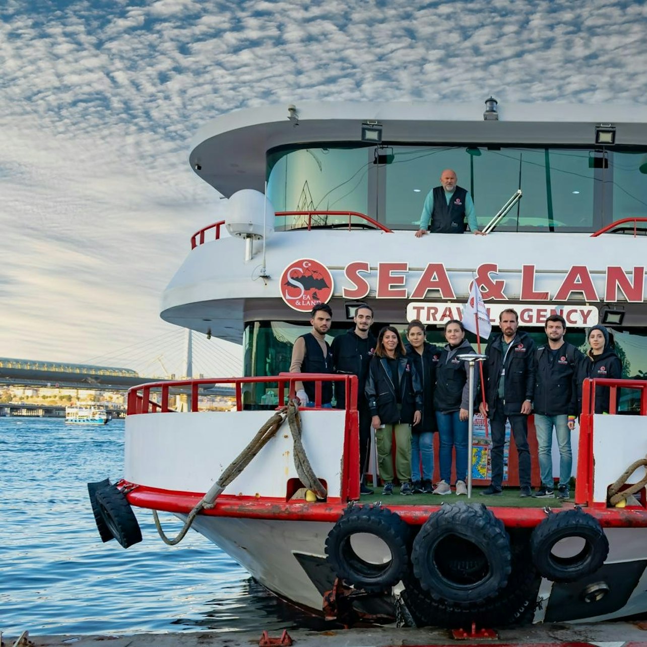 Istanbul: Guided Bosphorus Sightseeing Cruise + Audio Guide in Istanbul β Tiqets