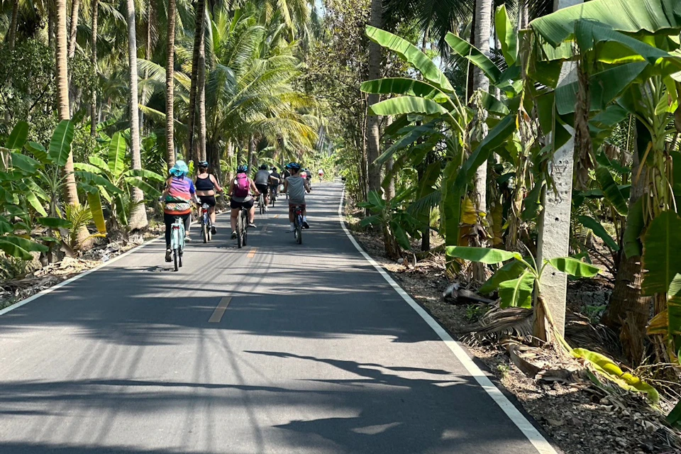 Colors of Damnoen Saduak bicycle ride