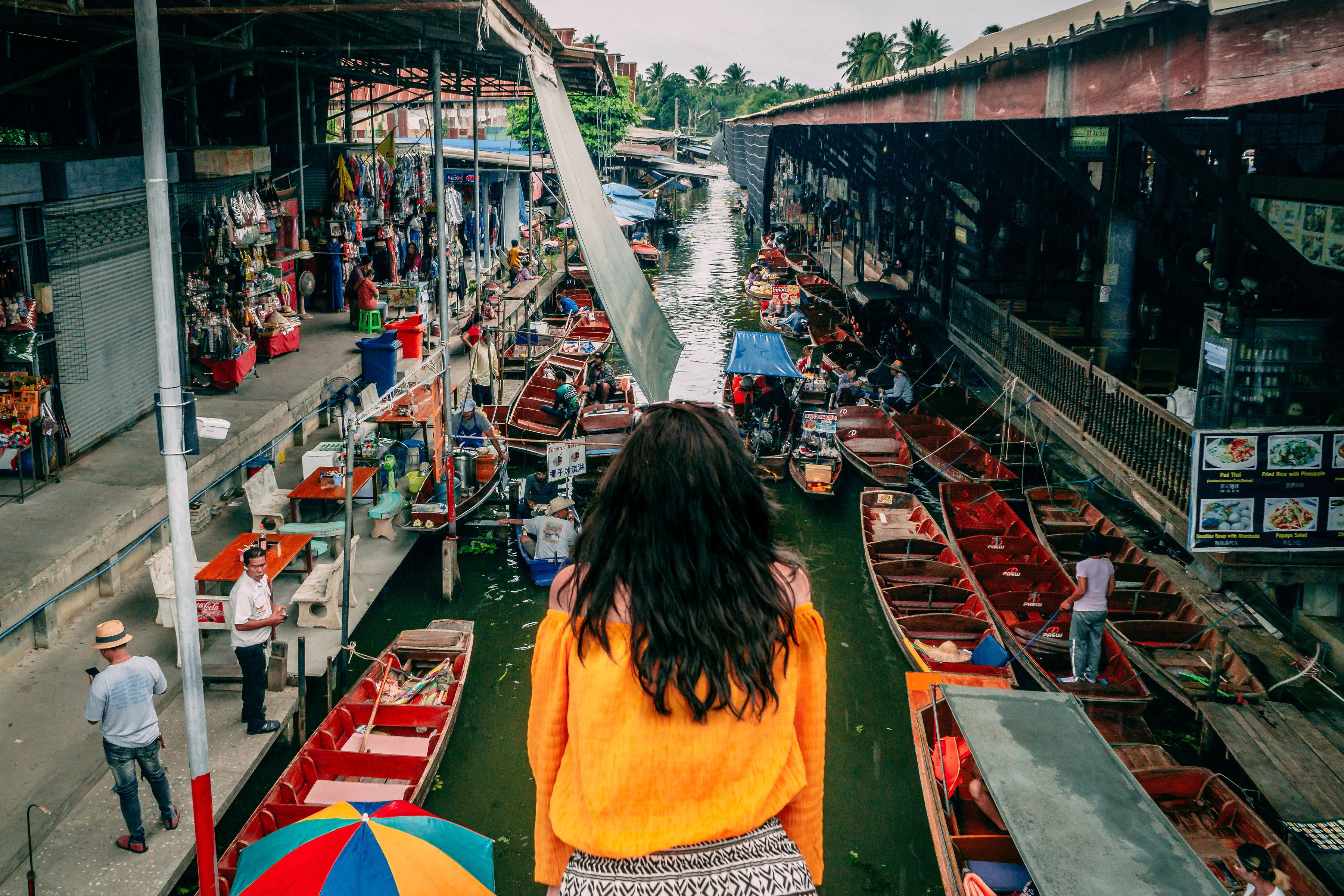 Maeklong Railway Market, Damnoen Floating Market & Grand Palace: Guided Day Tour