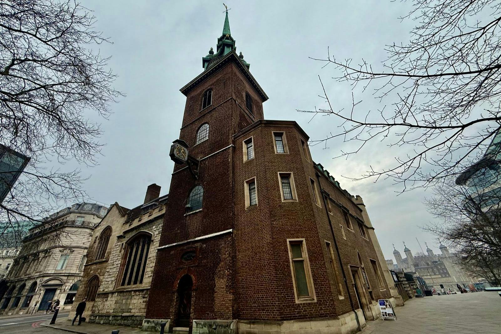 塔旁的所有圣物