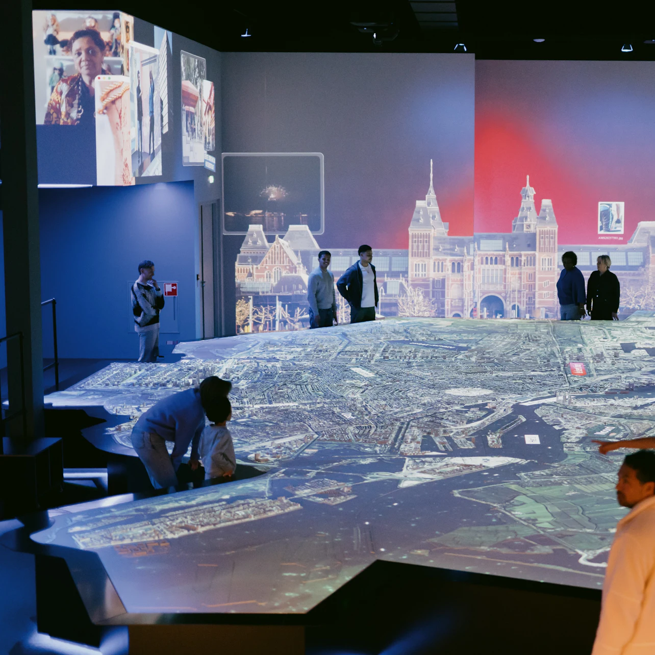 Amsterdam in Motion: Audiovisual Show + Exhibition Access