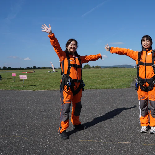 Praga: Experiência de para-quedismo em tandem + transferes - Photo 7