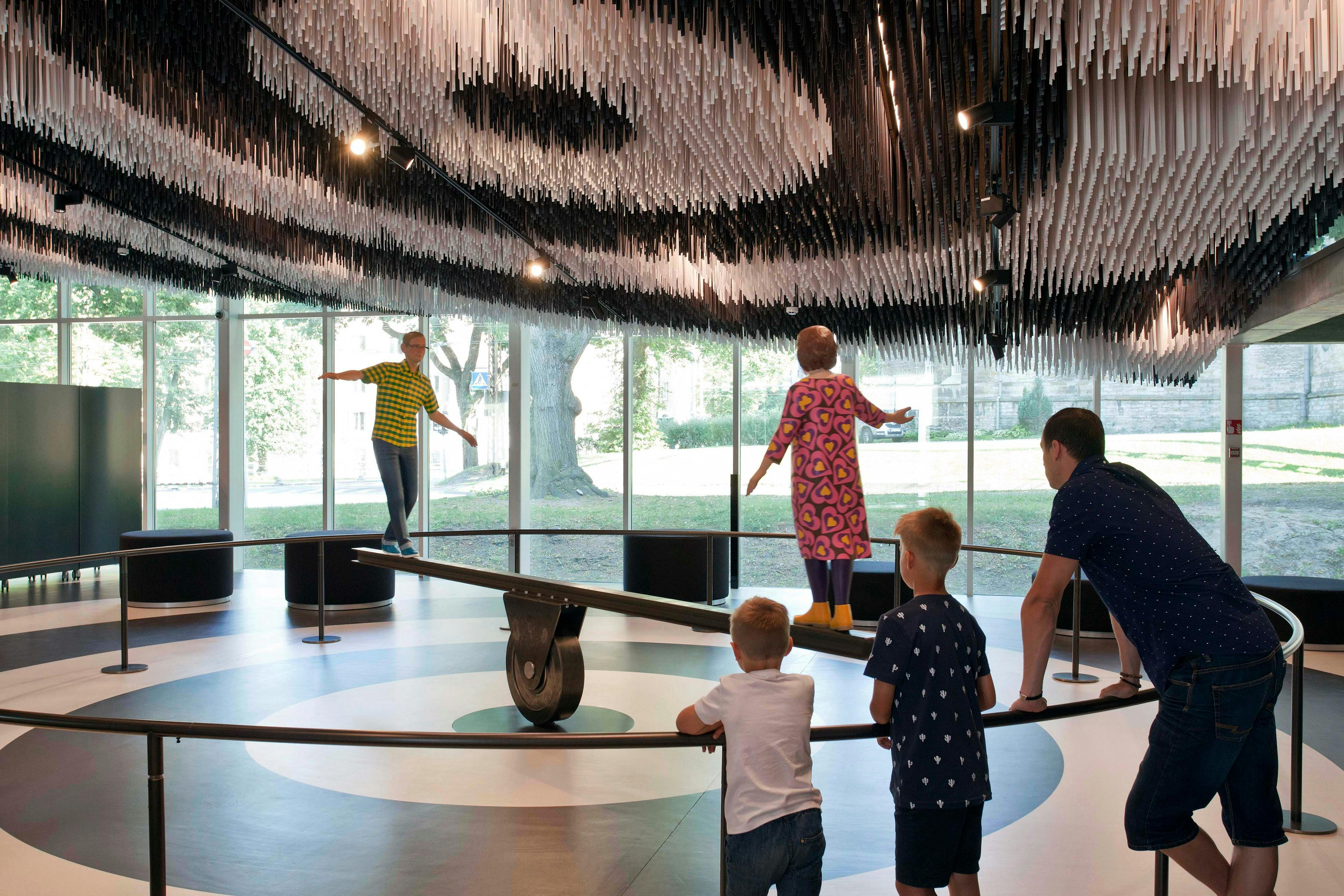 参观“自由无国界”展览