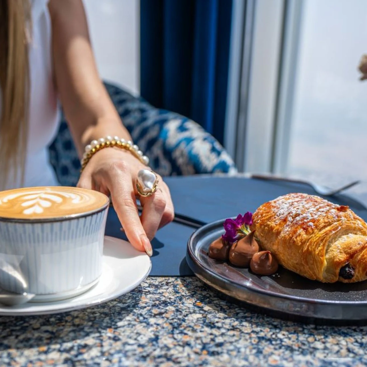 At.mosphere Burj Khalifa: Premium 3-Course Breakfast 2