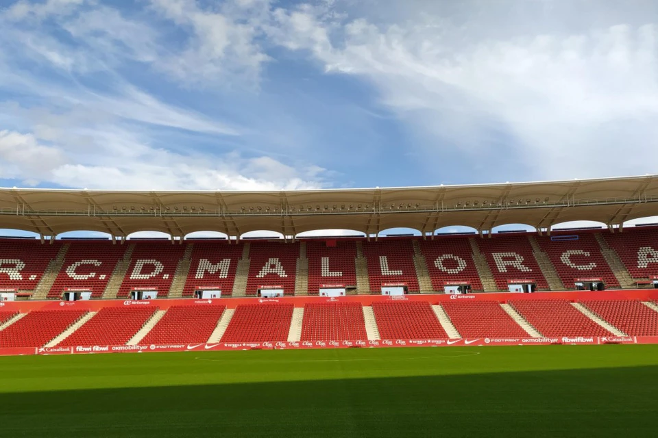 El largo soporte lateral de RCD Mallorca