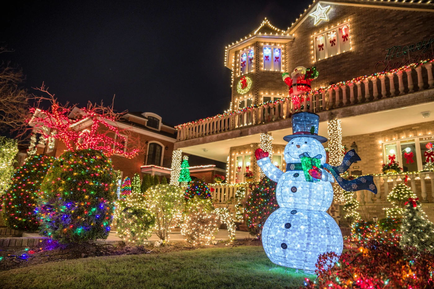 Dyker Heights Holiday Lights Tour with Hot Chocolate