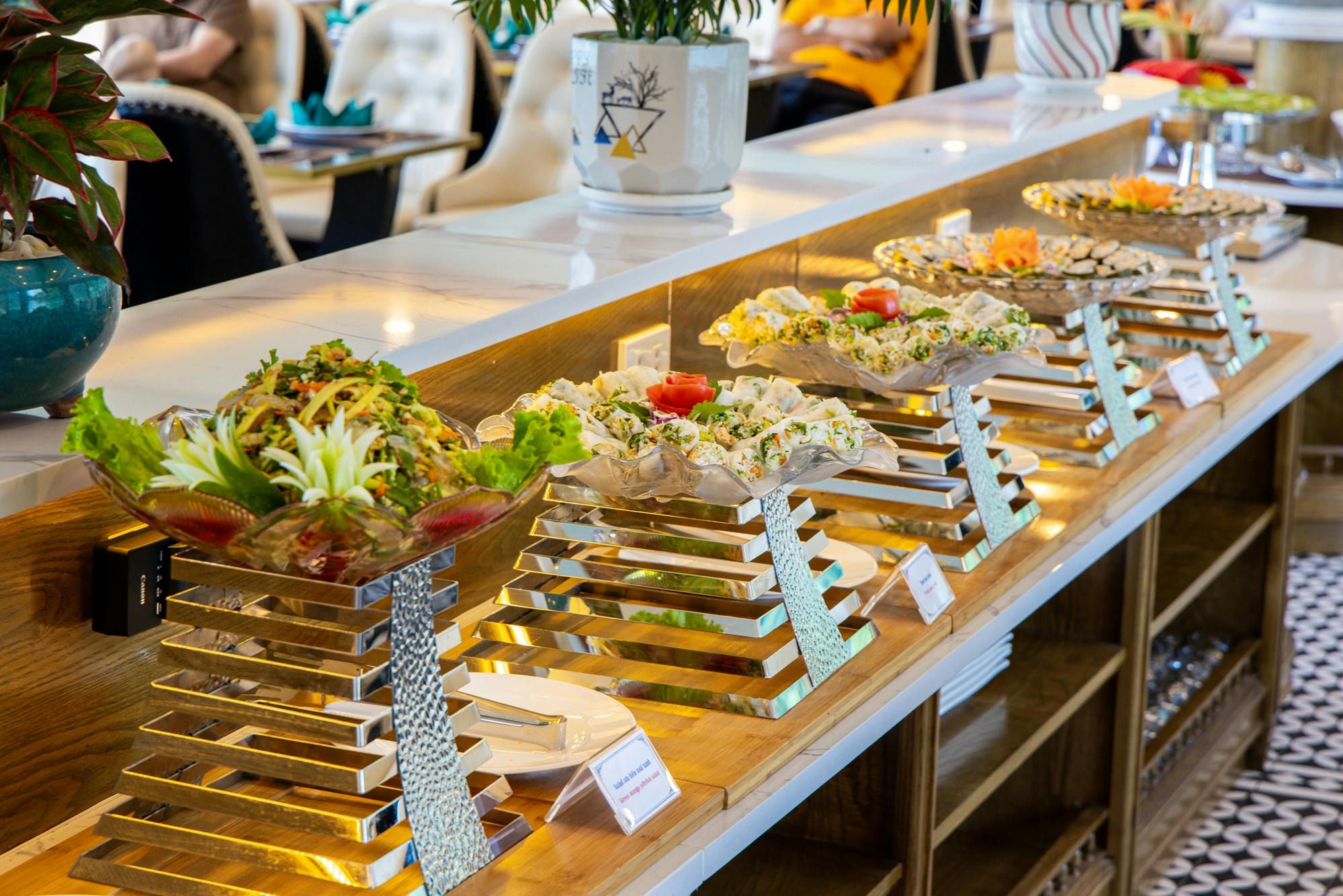 Baia di Ha Long: Tour Premium a 5 stelle in barca + buffet e festa al tramonto + trasferimento opzionale — 3