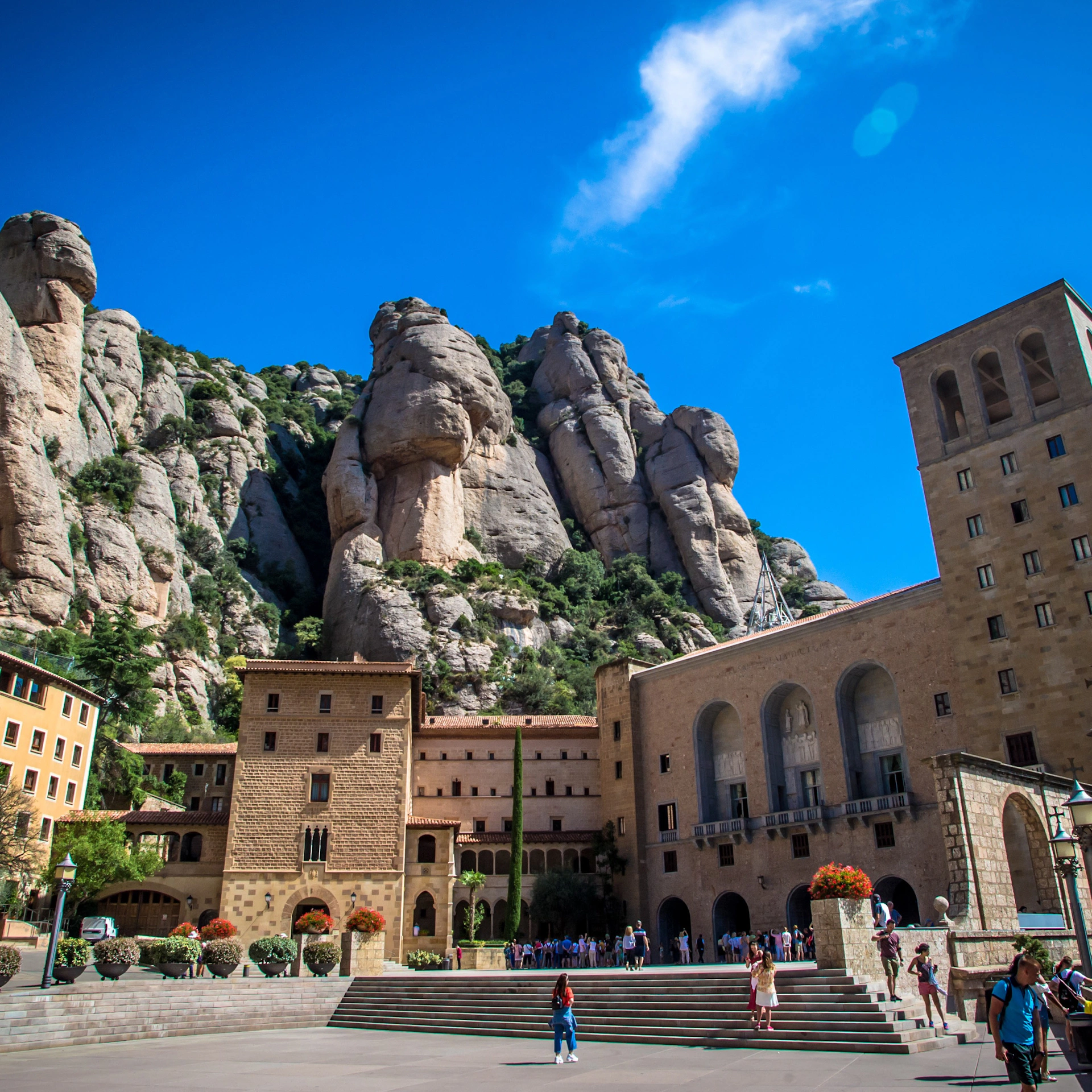 Montserrat: visita en grups reduïts des de Barcelona amb degustació de vins ecològics