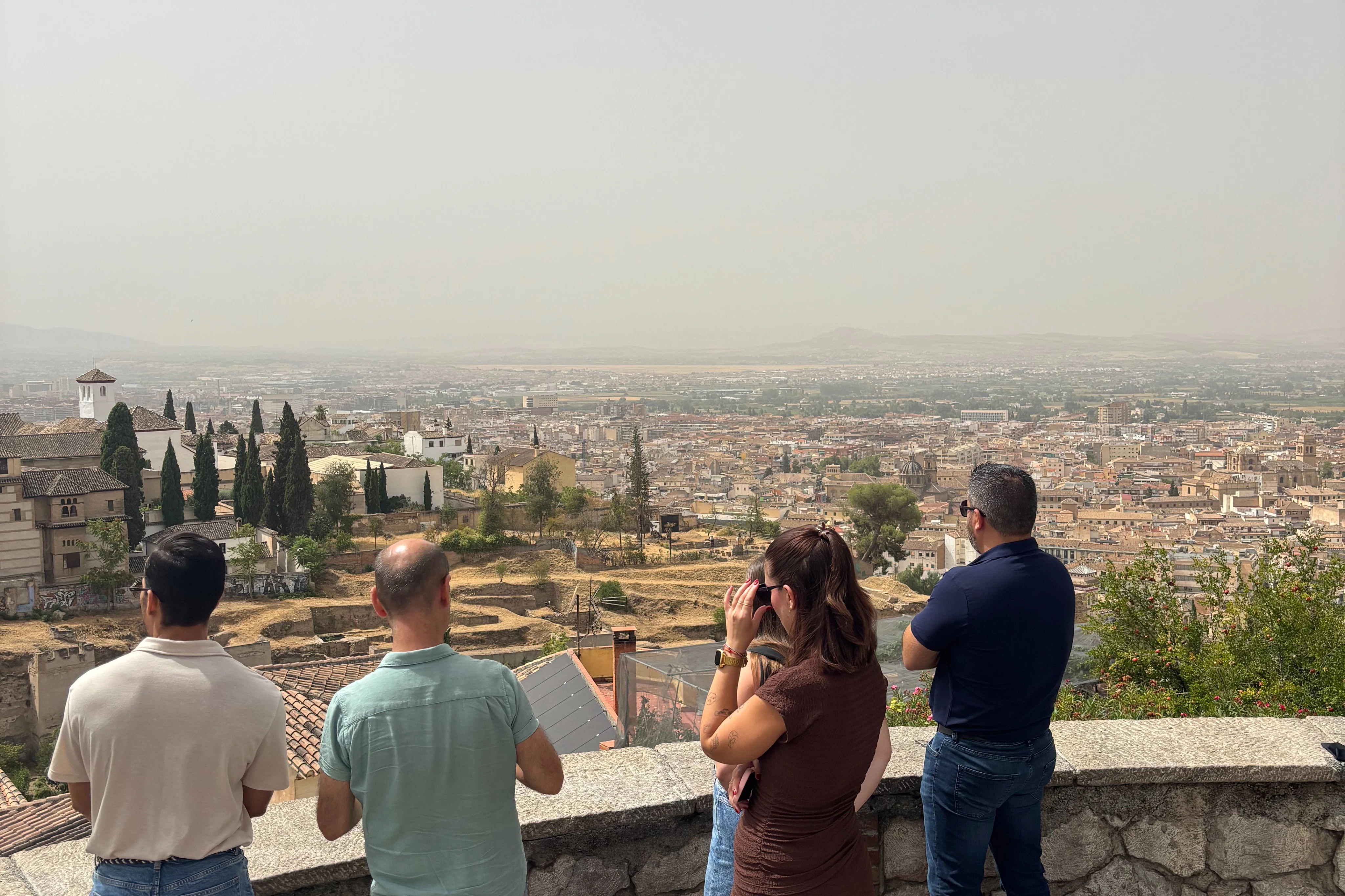 Granada: Guided Bus Tour