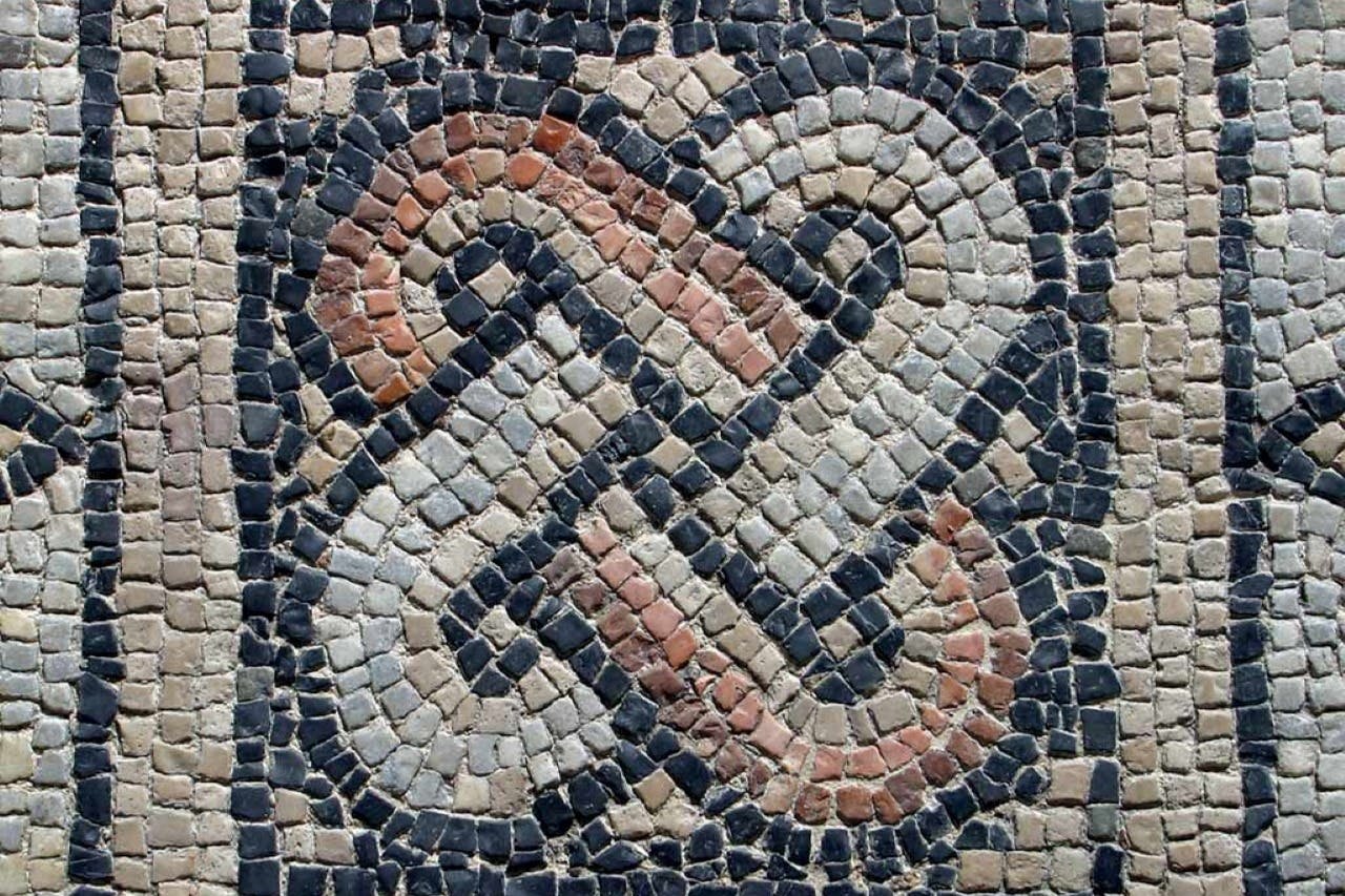 Mozaiki na podłogach domus