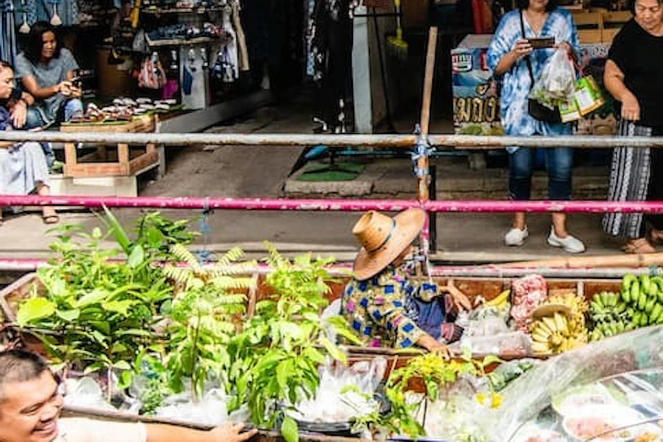 Klong Lat Mayom Floating Market in Bangkok