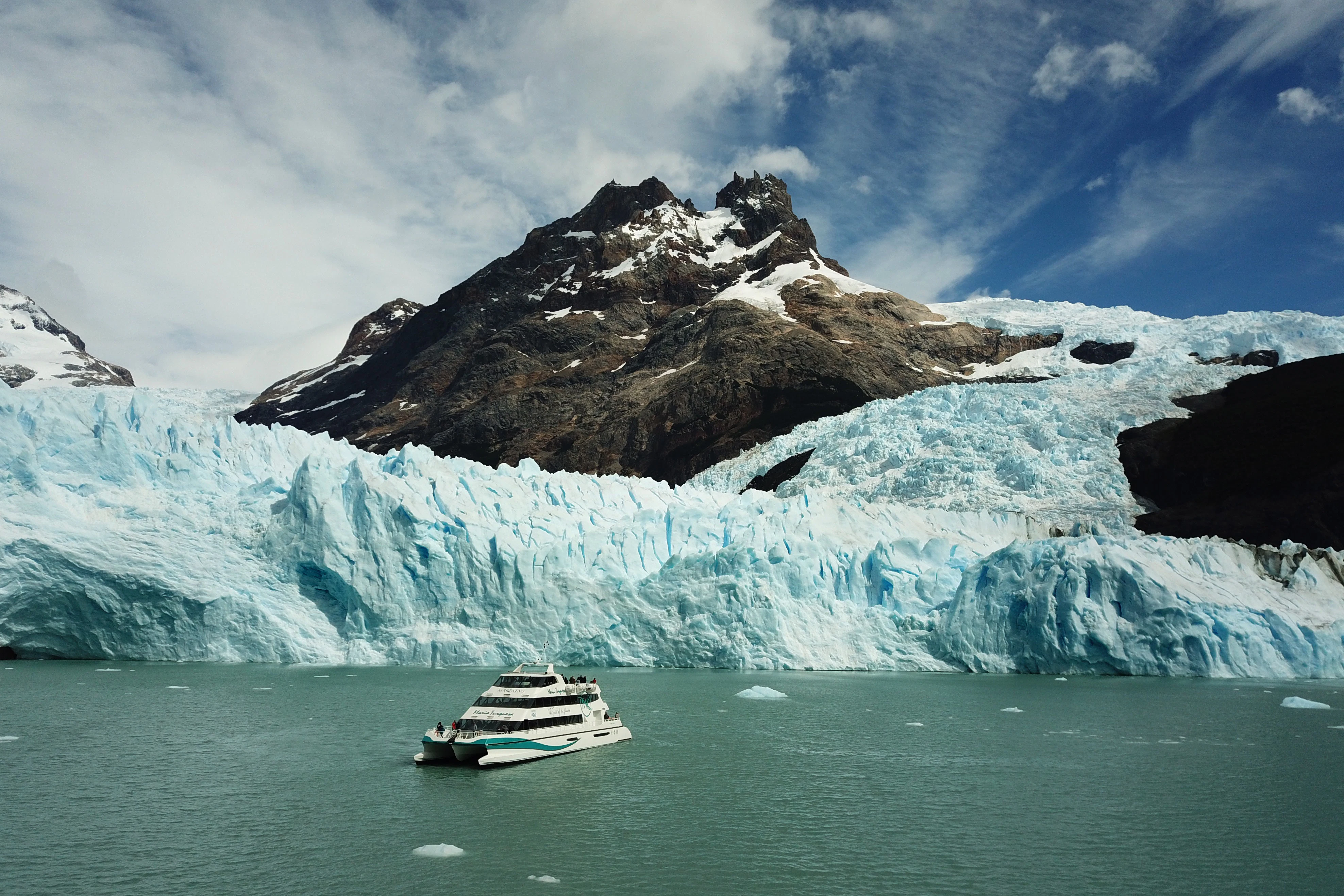 Perito Moreno Glacier: Cruise + Roundtrip Transfer from El Calafate