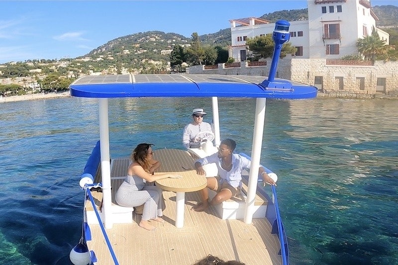 Nice: Cruzeiro romântico de 2 horas em um barco elétrico solar