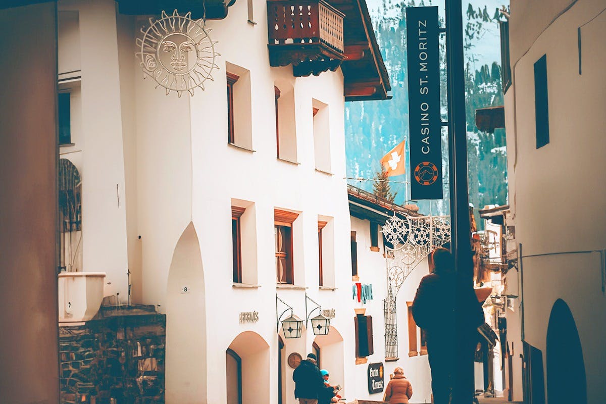 Το Σεντ Μόριτζ και οι Ελβετικές Άλπεις με το κόκκινο τρένο Bernina από το Μιλάνο