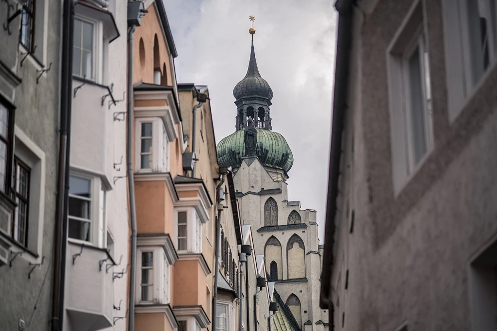 Visita Guiada: Salão em Tirol
