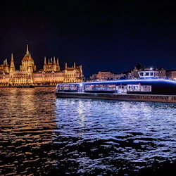 Budapest: Sightseeing Cruise From Buda + Audio guide