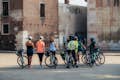 Gruppo in bicicletta a Verona con guida