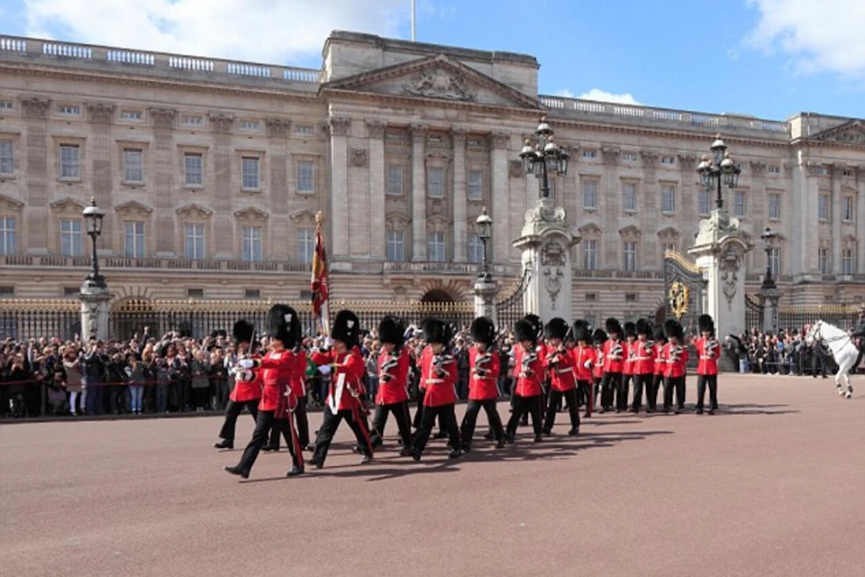 Changing of the Guard - 10am tour Mon/Weds/Fri/Sun