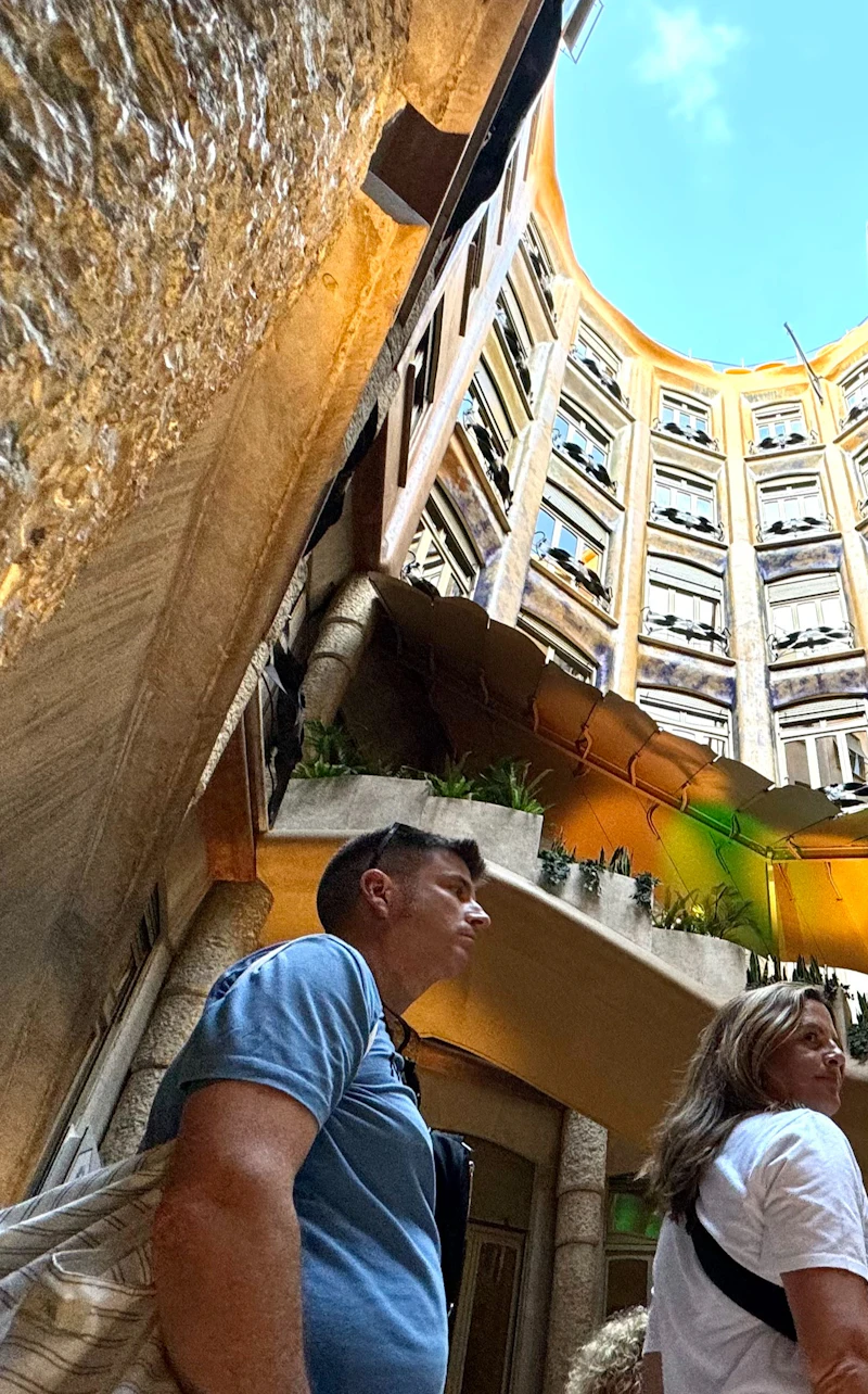 סגרדה פמיליה, פארק גואל וקאזה מילה – כרטיסים, סיורים ומחירים בBarcelona — תמונה 4