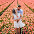 Faites-vous photographier dans l'un des champs de tulipes.