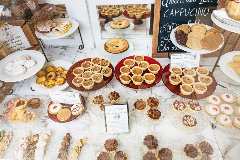 加拿大最好的面包店就在我们的第一站，有新鲜的咖啡和茶。