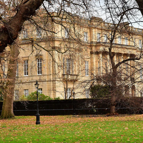 Buckingham Palace: Royal History Semi Private Guided Tour + Entry Ticket - Photo 6