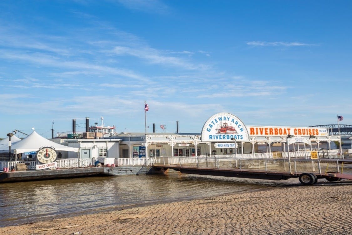 St. Louis: Tour guidato con ingresso al Gateway Arch + tour in barca + giro in elicottero — 3