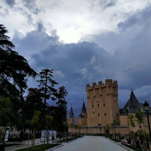 Segovia & Avila: Guided Walking Tour from Madrid