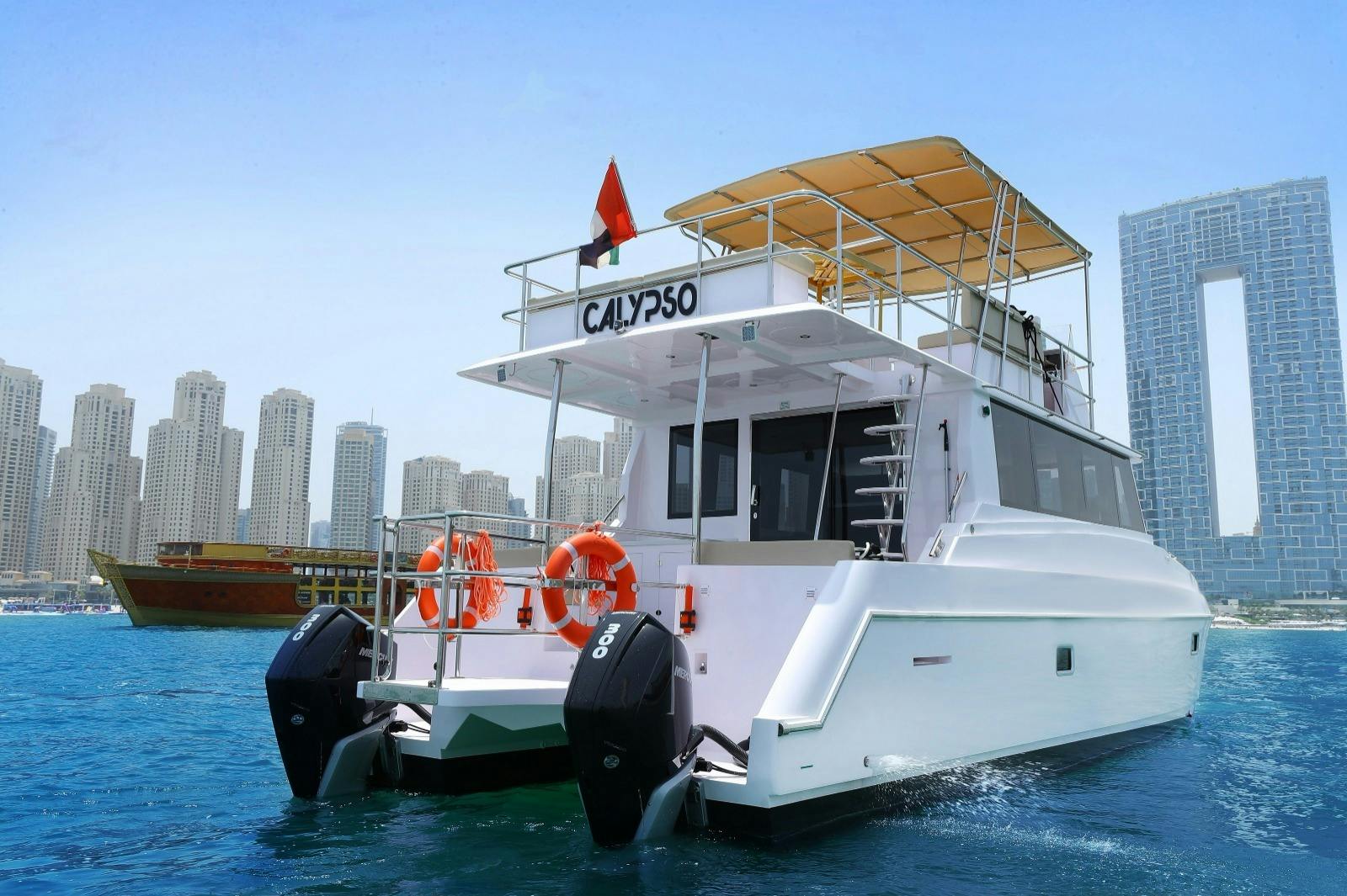 Dubai Marina: Sunset Yacht Cruise + Food & Drinks